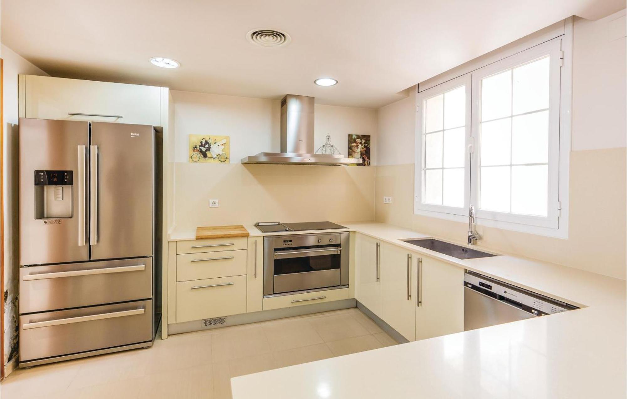 Nice Home In Cabrils With House A Mountain View ภายนอก รูปภาพ
