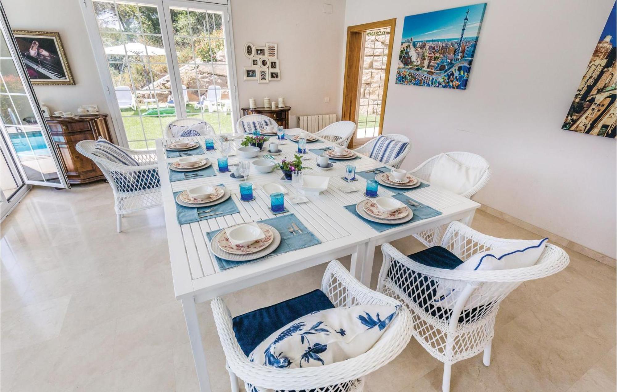 Nice Home In Cabrils With House A Mountain View ภายนอก รูปภาพ