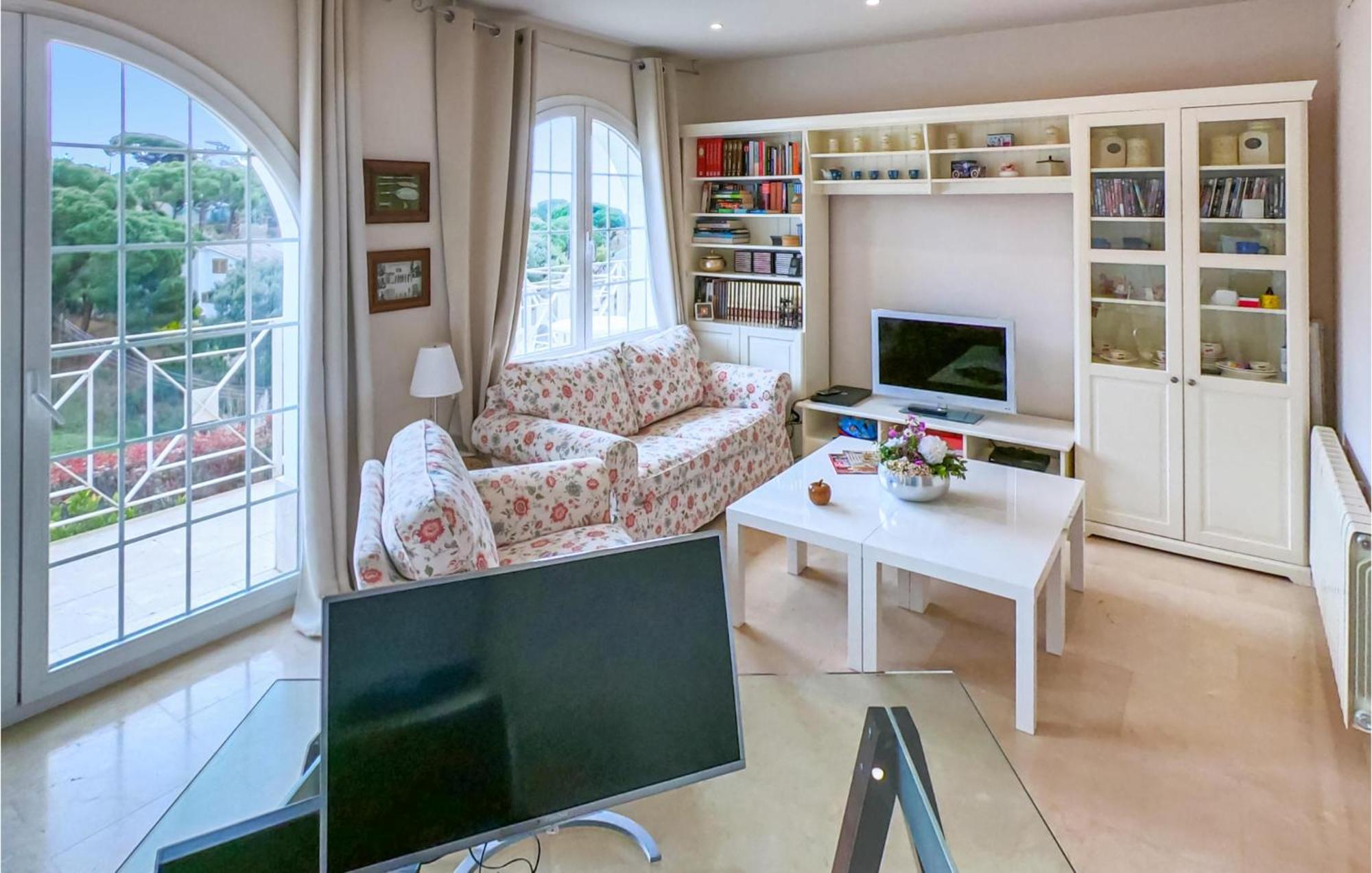 Nice Home In Cabrils With House A Mountain View ภายนอก รูปภาพ