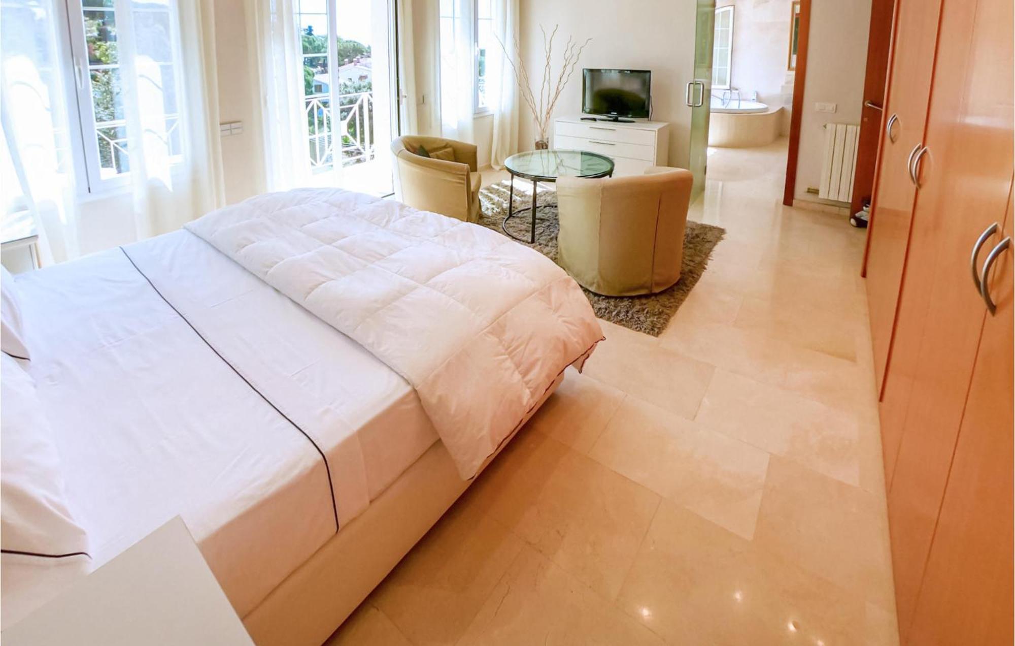 Nice Home In Cabrils With House A Mountain View ภายนอก รูปภาพ