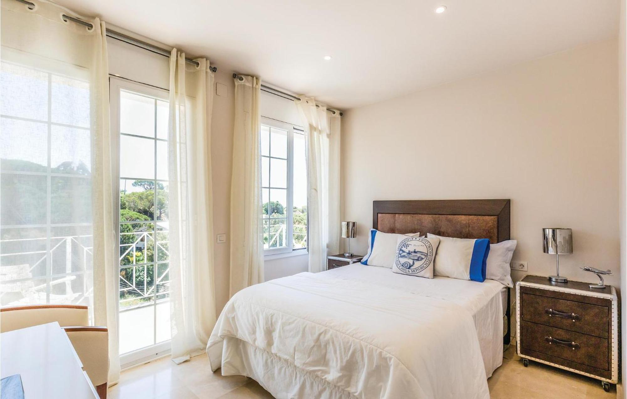 Nice Home In Cabrils With House A Mountain View ภายนอก รูปภาพ