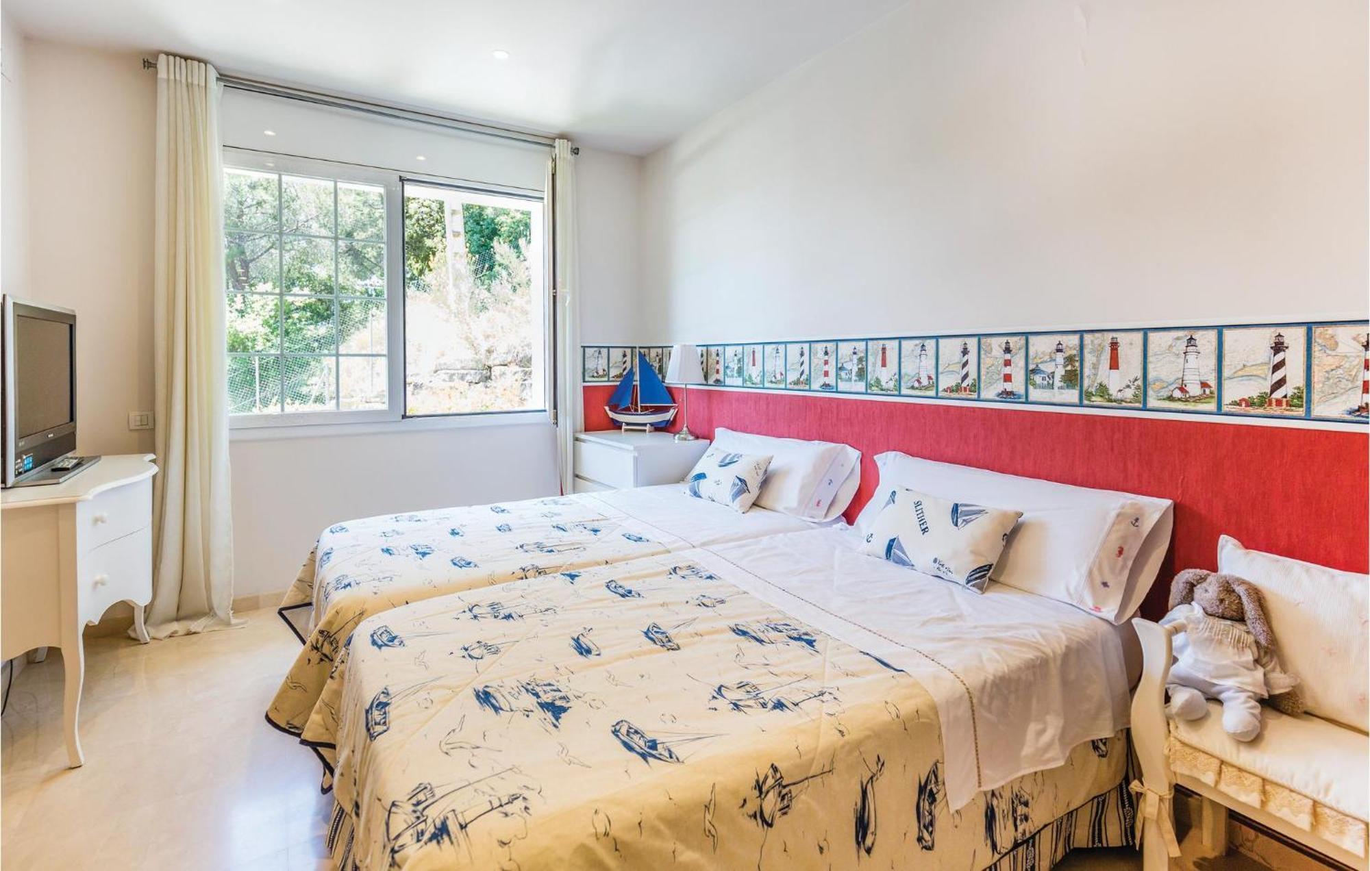 Nice Home In Cabrils With House A Mountain View ภายนอก รูปภาพ