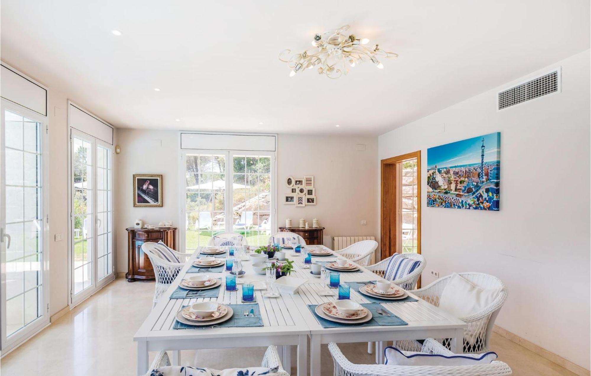 Nice Home In Cabrils With House A Mountain View ภายนอก รูปภาพ